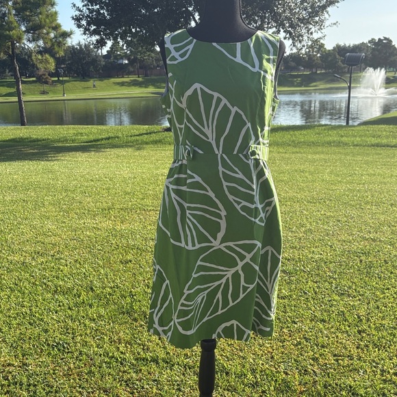 Harold’s: Green Leaf Print Sleeveless Dress - Picture 1 of 9